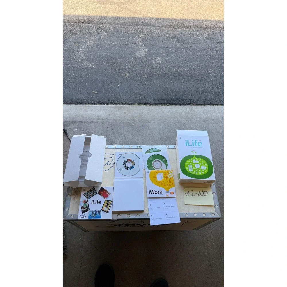 Apple iLife 05 and iLife 08 Software Bundle Mac OS‎ X iWork 05 Trial Vintage